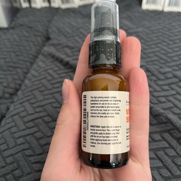 Botanic Hearth
VITAMIN C SERUM - Picture 4 of 9